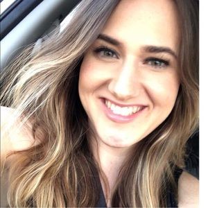 Meet your Posher, Elise